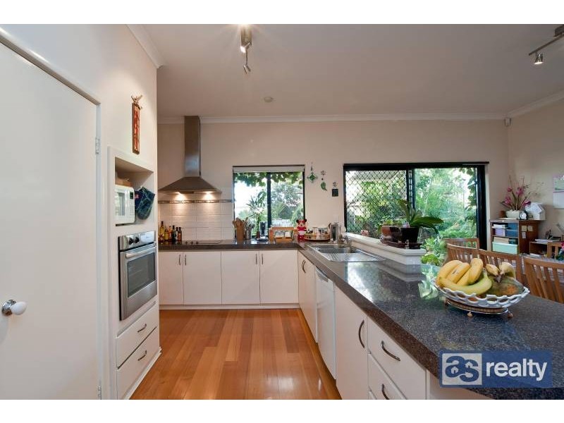 10 Sanderson Street, Embleton WA 6062