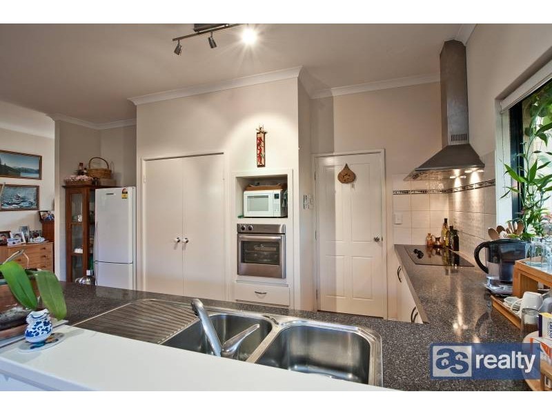 10 Sanderson Street, Embleton WA 6062