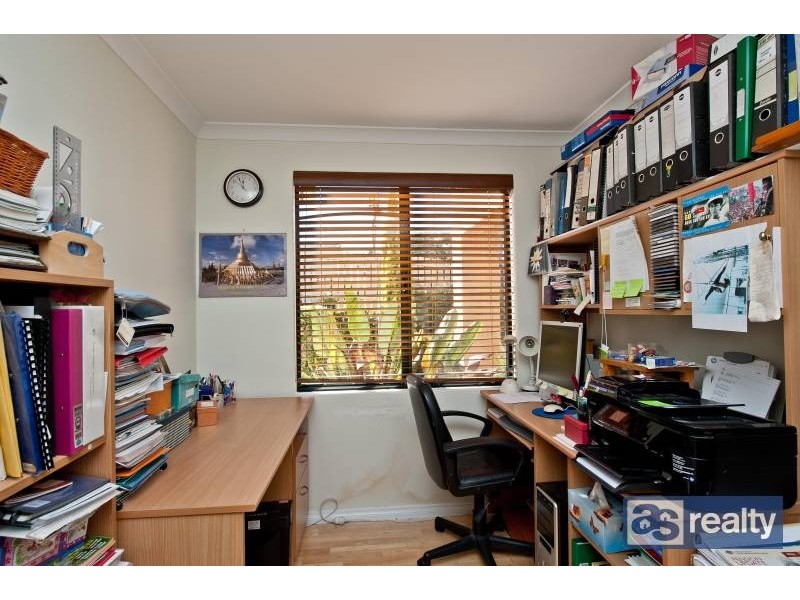 10 Sanderson Street, Embleton WA 6062