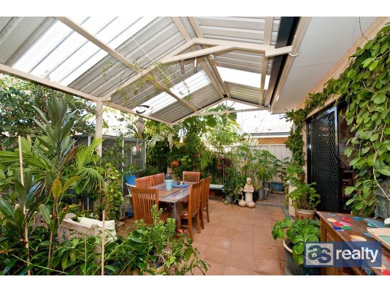 10 Sanderson Street, Embleton WA 6062