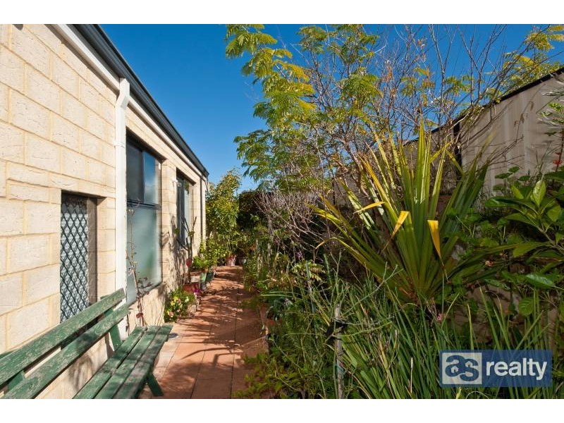 10 Sanderson Street, Embleton WA 6062