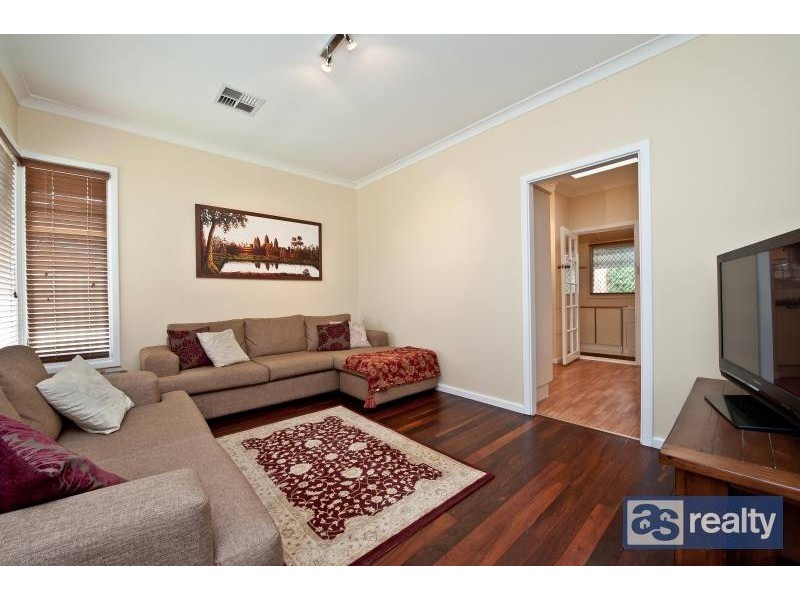 11 Towning Street, Embleton WA 6062