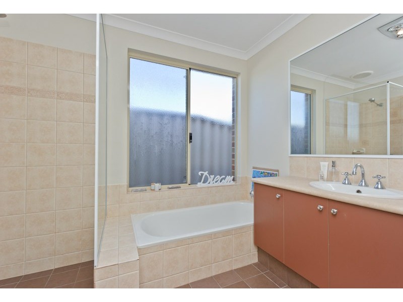 2 Mckenzie Way, Embleton WA 6062