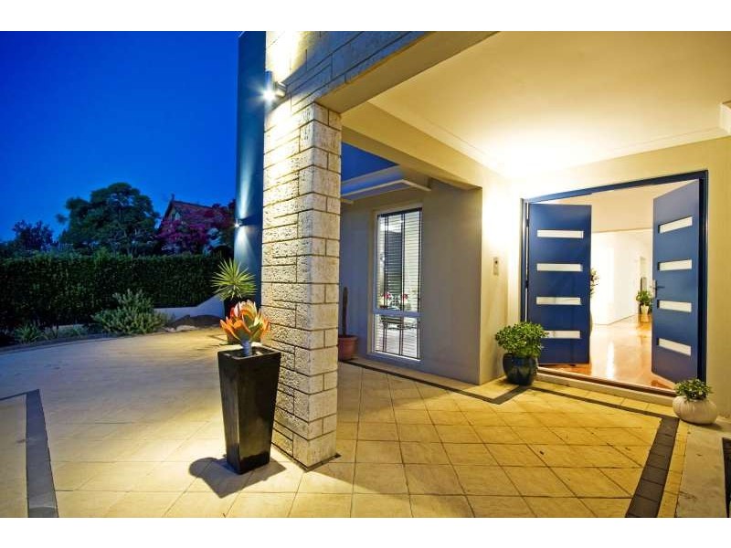 8 Mallion Street, Embleton WA 6062