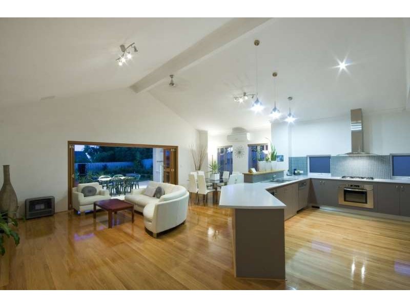 8 Mallion Street, Embleton WA 6062