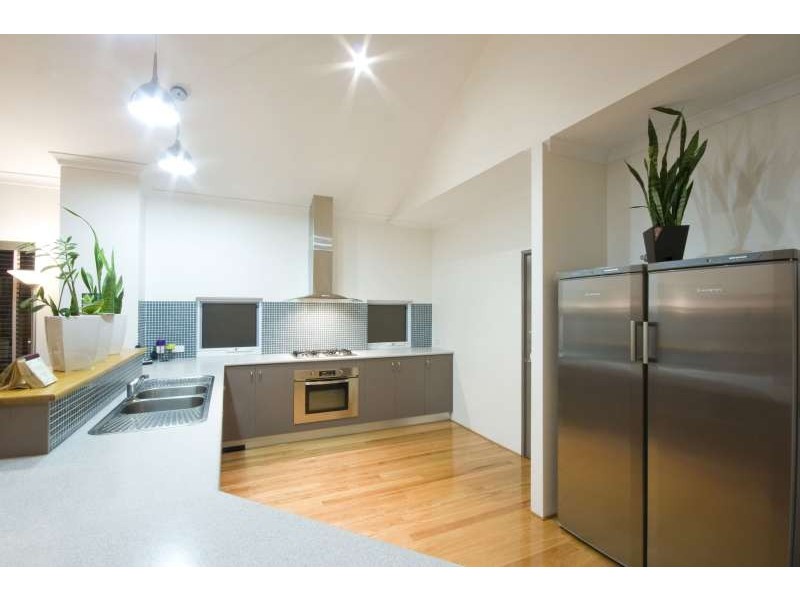 8 Mallion Street, Embleton WA 6062