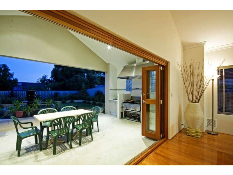 8 Mallion Street, Embleton WA 6062