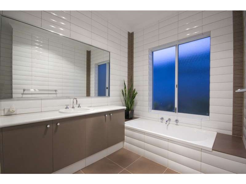 8 Mallion Street, Embleton WA 6062