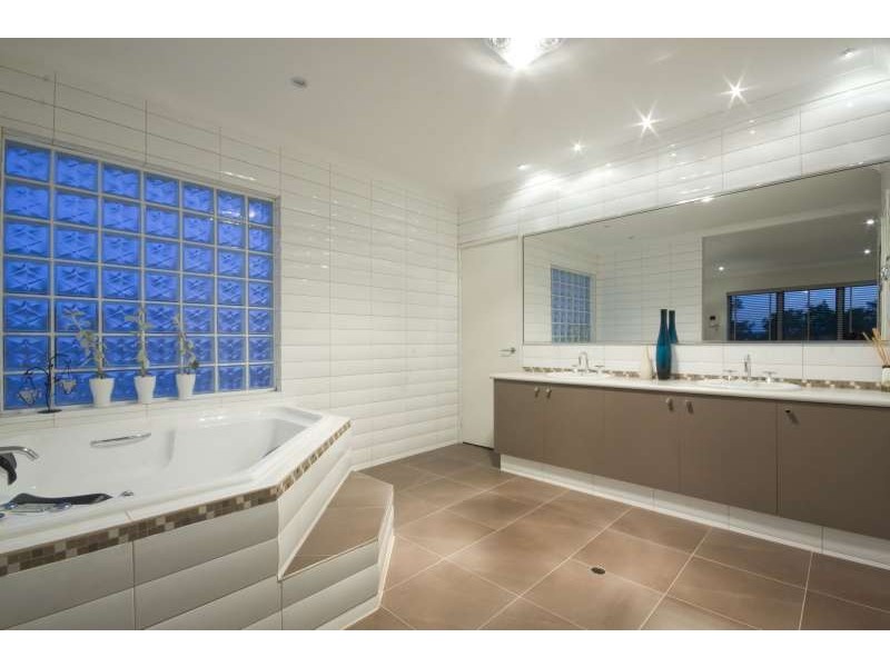 8 Mallion Street, Embleton WA 6062