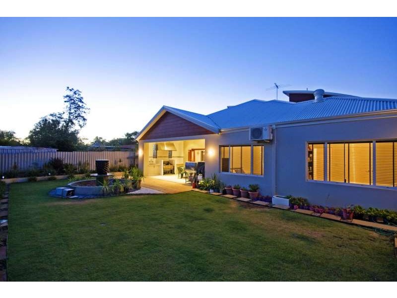 8 Mallion Street, Embleton WA 6062