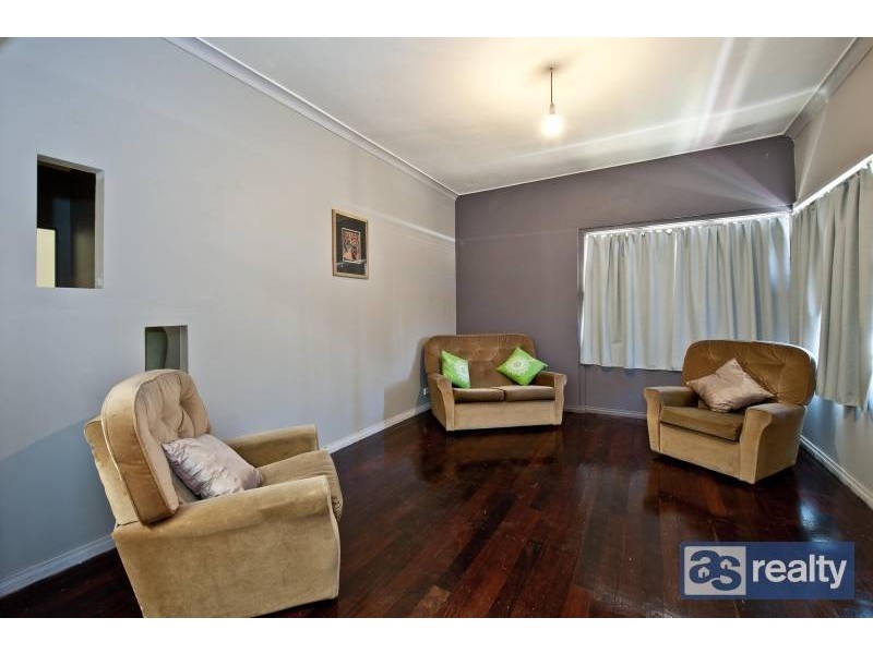 4 Ware Street, Embleton WA 6062