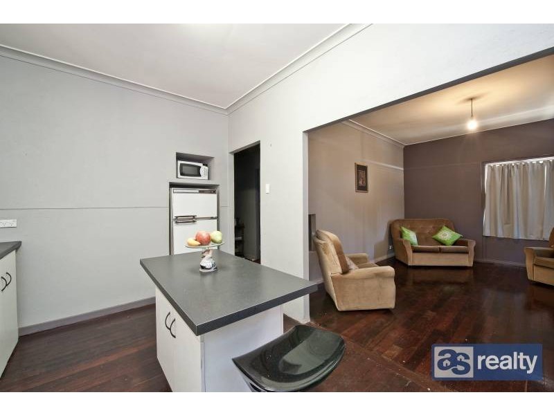 4 Ware Street, Embleton WA 6062