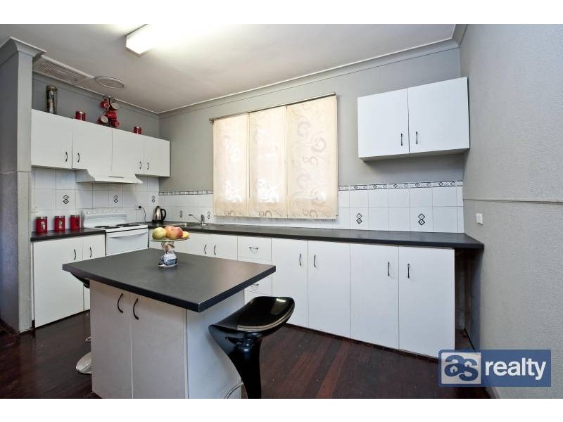 4 Ware Street, Embleton WA 6062