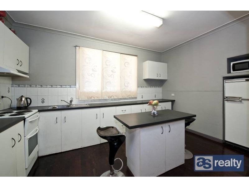 4 Ware Street, Embleton WA 6062