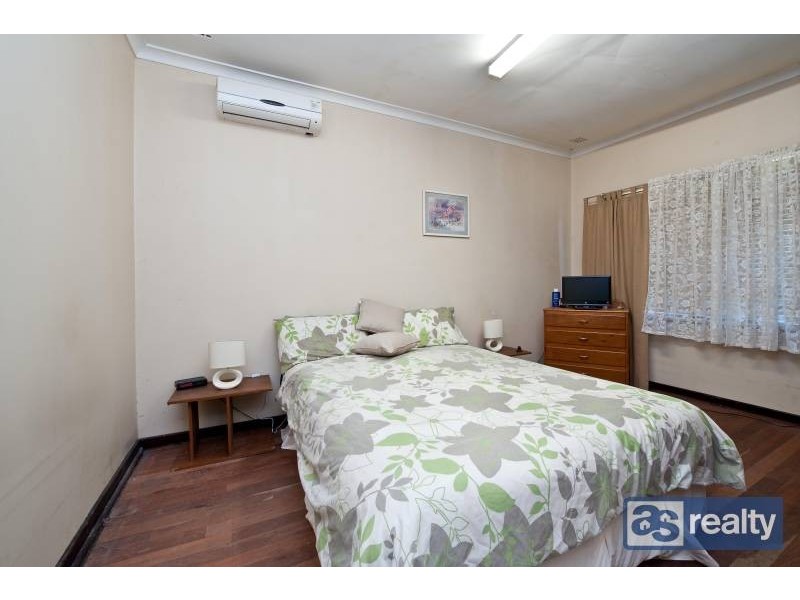 4 Ware Street, Embleton WA 6062