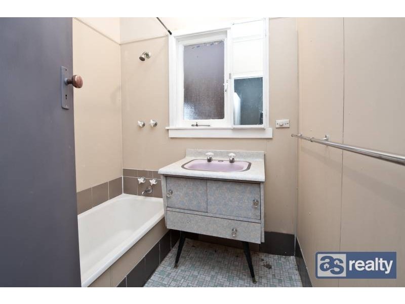 4 Ware Street, Embleton WA 6062