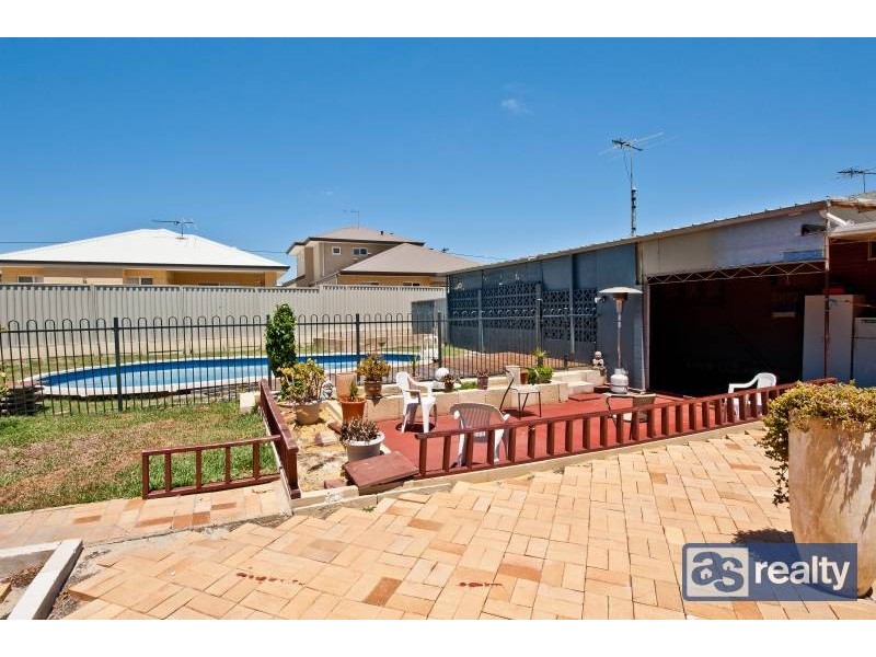 4 Ware Street, Embleton WA 6062