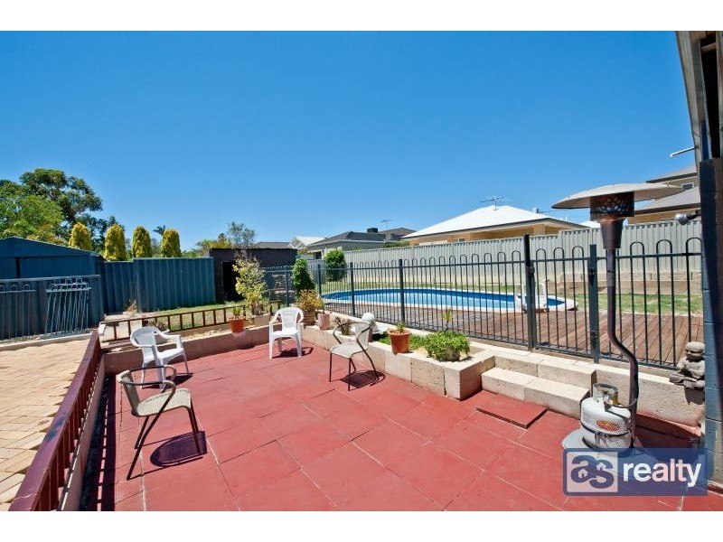 4 Ware Street, Embleton WA 6062