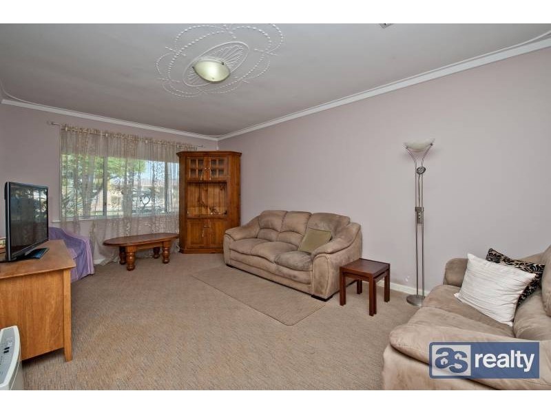 9 Holmwood Way, Embleton WA 6062