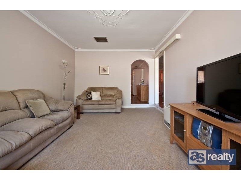 9 Holmwood Way, Embleton WA 6062