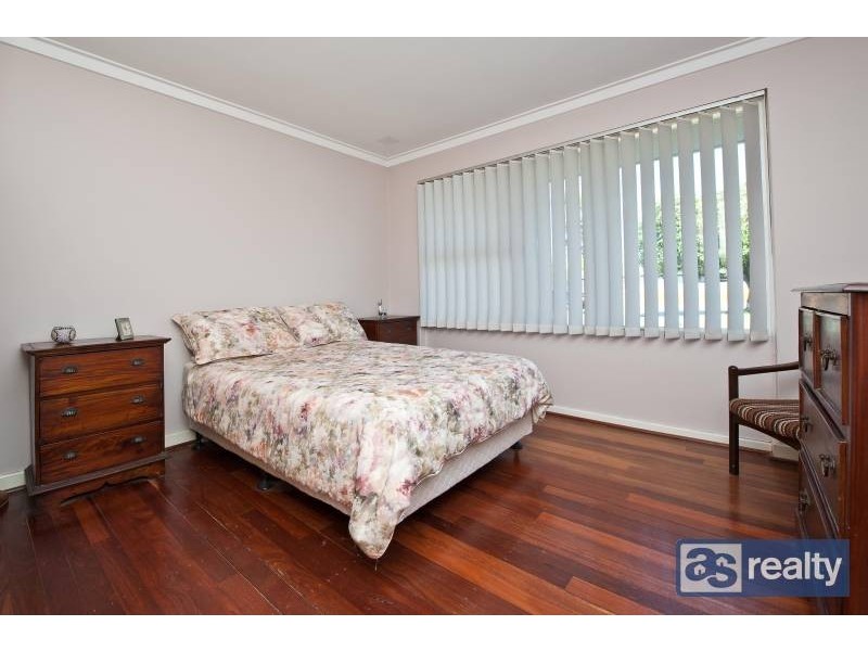 9 Holmwood Way, Embleton WA 6062