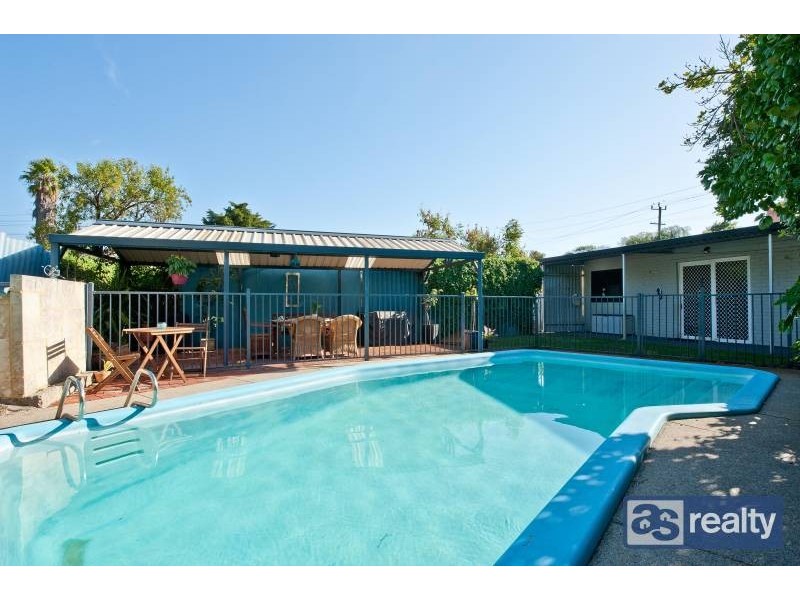 4 Irwin Road, Embleton WA 6062