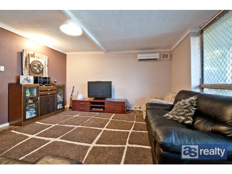 4 Irwin Road, Embleton WA 6062