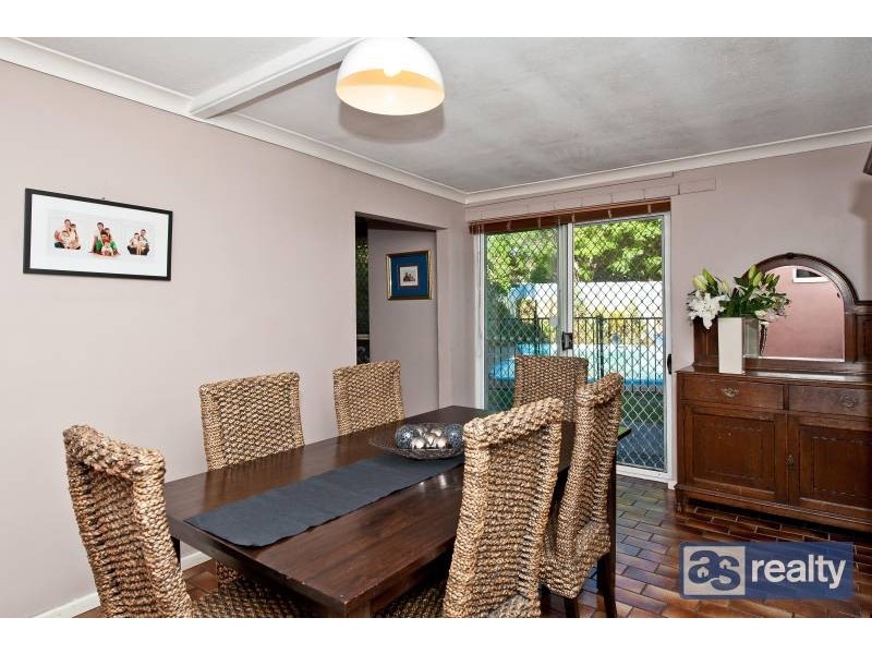 4 Irwin Road, Embleton WA 6062