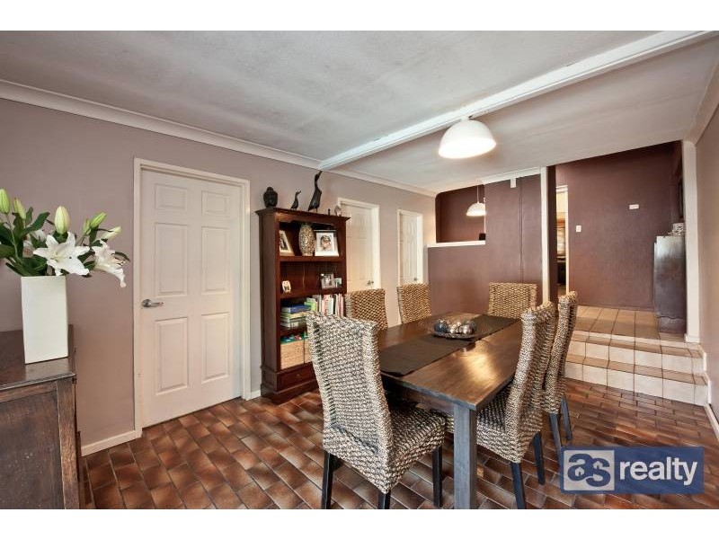 4 Irwin Road, Embleton WA 6062