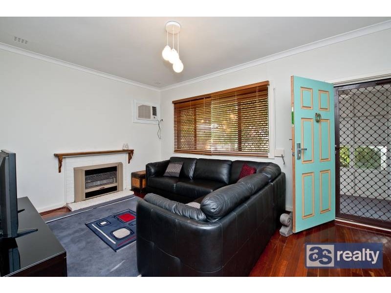 4 Irwin Road, Embleton WA 6062