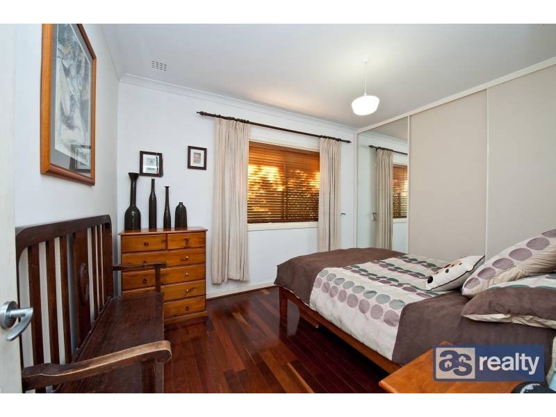 4 Irwin Road, Embleton WA 6062