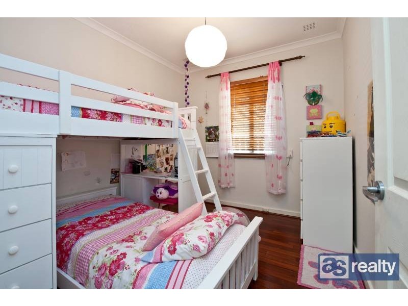 4 Irwin Road, Embleton WA 6062