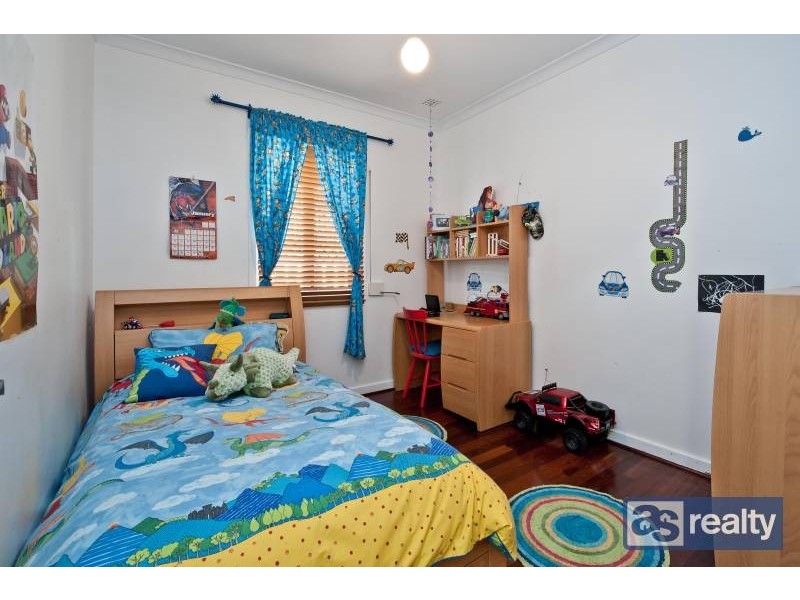 4 Irwin Road, Embleton WA 6062