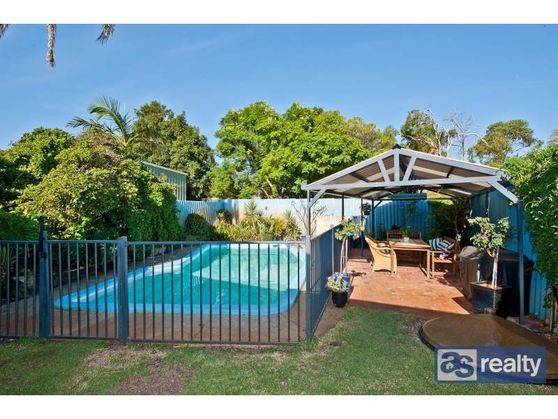 4 Irwin Road, Embleton WA 6062