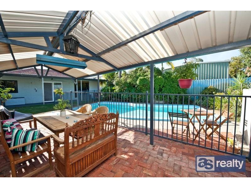 4 Irwin Road, Embleton WA 6062