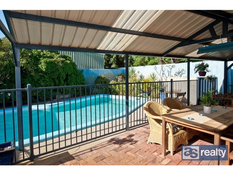 4 Irwin Road, Embleton WA 6062