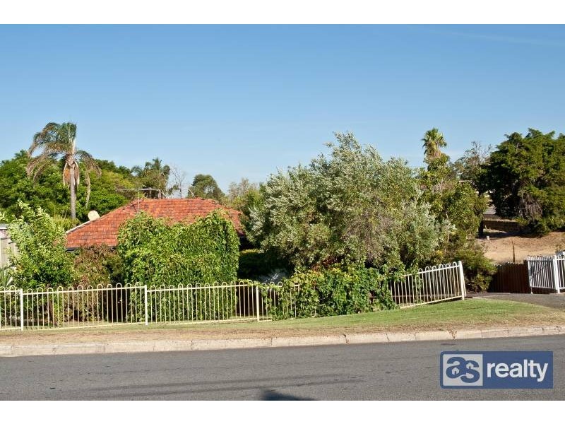 4 Irwin Road, Embleton WA 6062