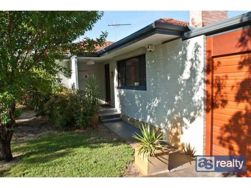 4 Irwin Road, Embleton WA 6062