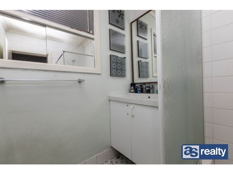 B/10 Cameron Street, Embleton WA 6062