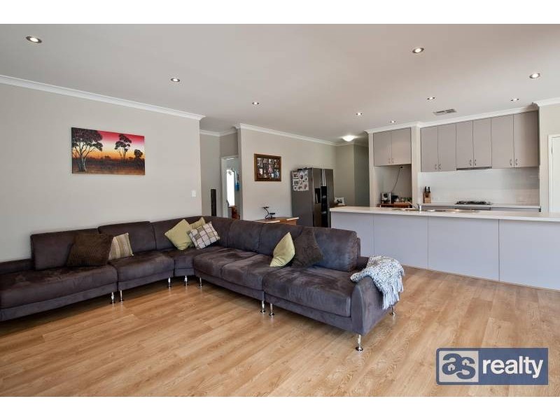 59 Holmwood Way, Embleton WA 6062