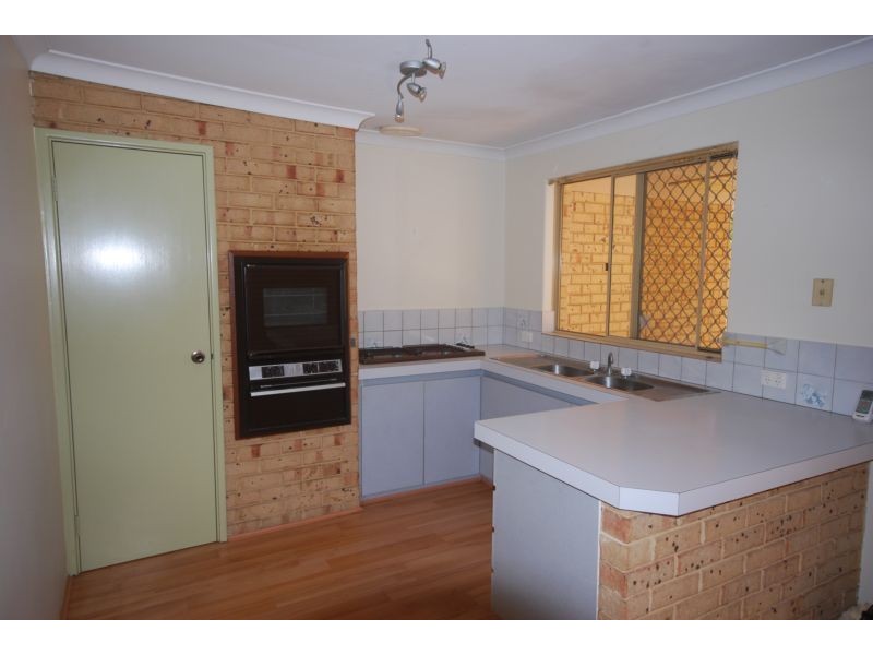 2/5 Ontario Road, Dianella WA 6059