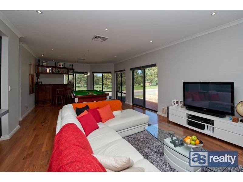 33 Parsons Street, Embleton WA 6062