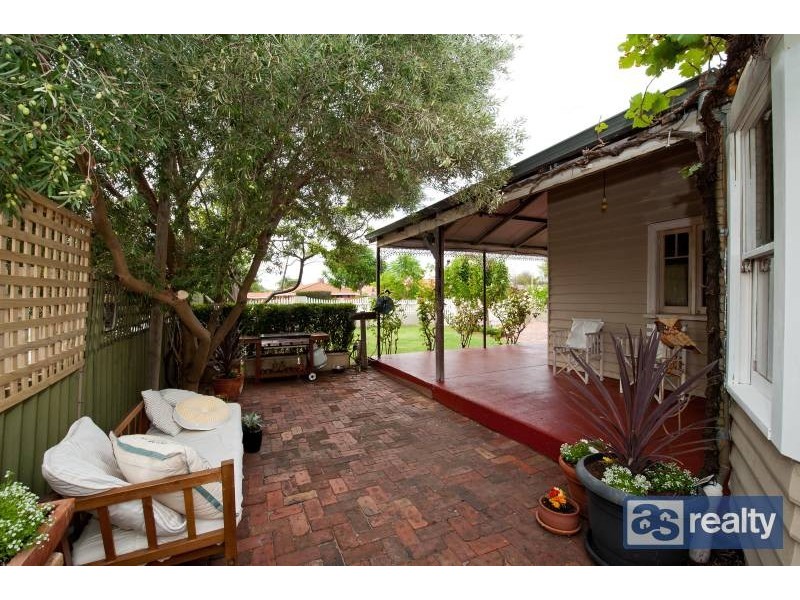 63 Ivanhoe Street, Bassendean WA 6054