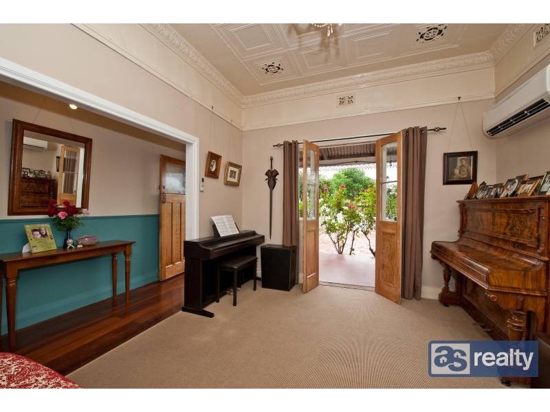 63 Ivanhoe Street, Bassendean WA 6054