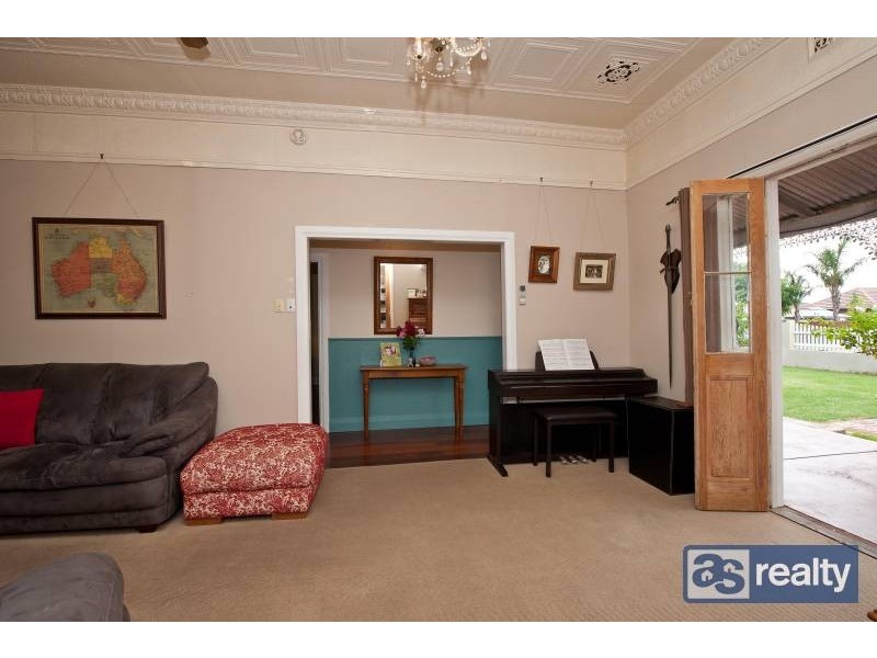 63 Ivanhoe Street, Bassendean WA 6054