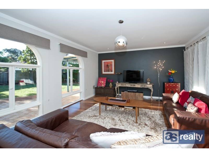 25 Collingwood St, Dianella WA 6059