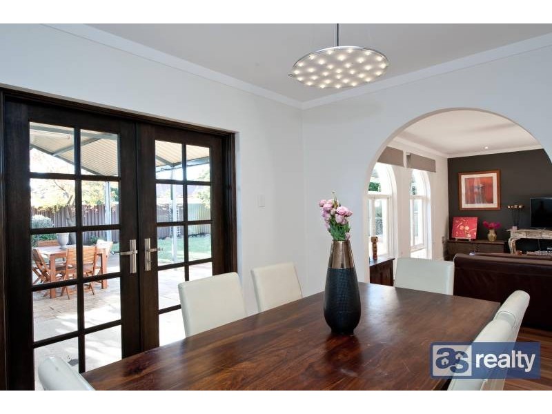 25 Collingwood St, Dianella WA 6059