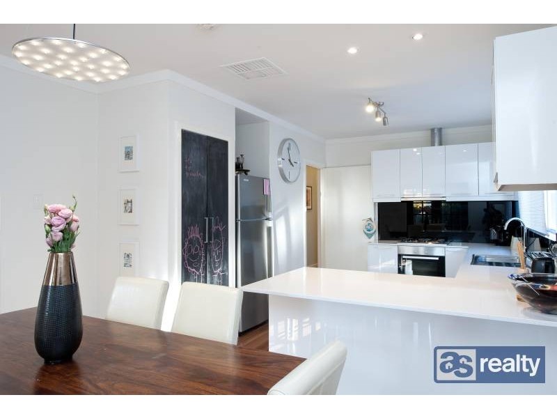 25 Collingwood St, Dianella WA 6059