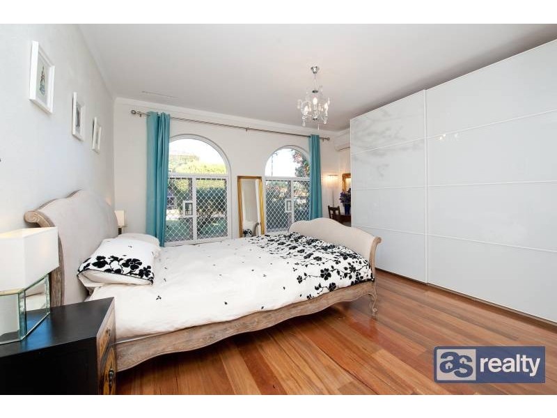 25 Collingwood St, Dianella WA 6059