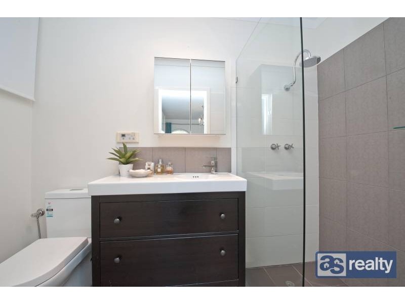 25 Collingwood St, Dianella WA 6059